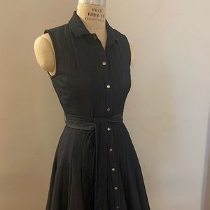 Denim look, fit and flare midi dress with slight stretch. Wonderfully twirly